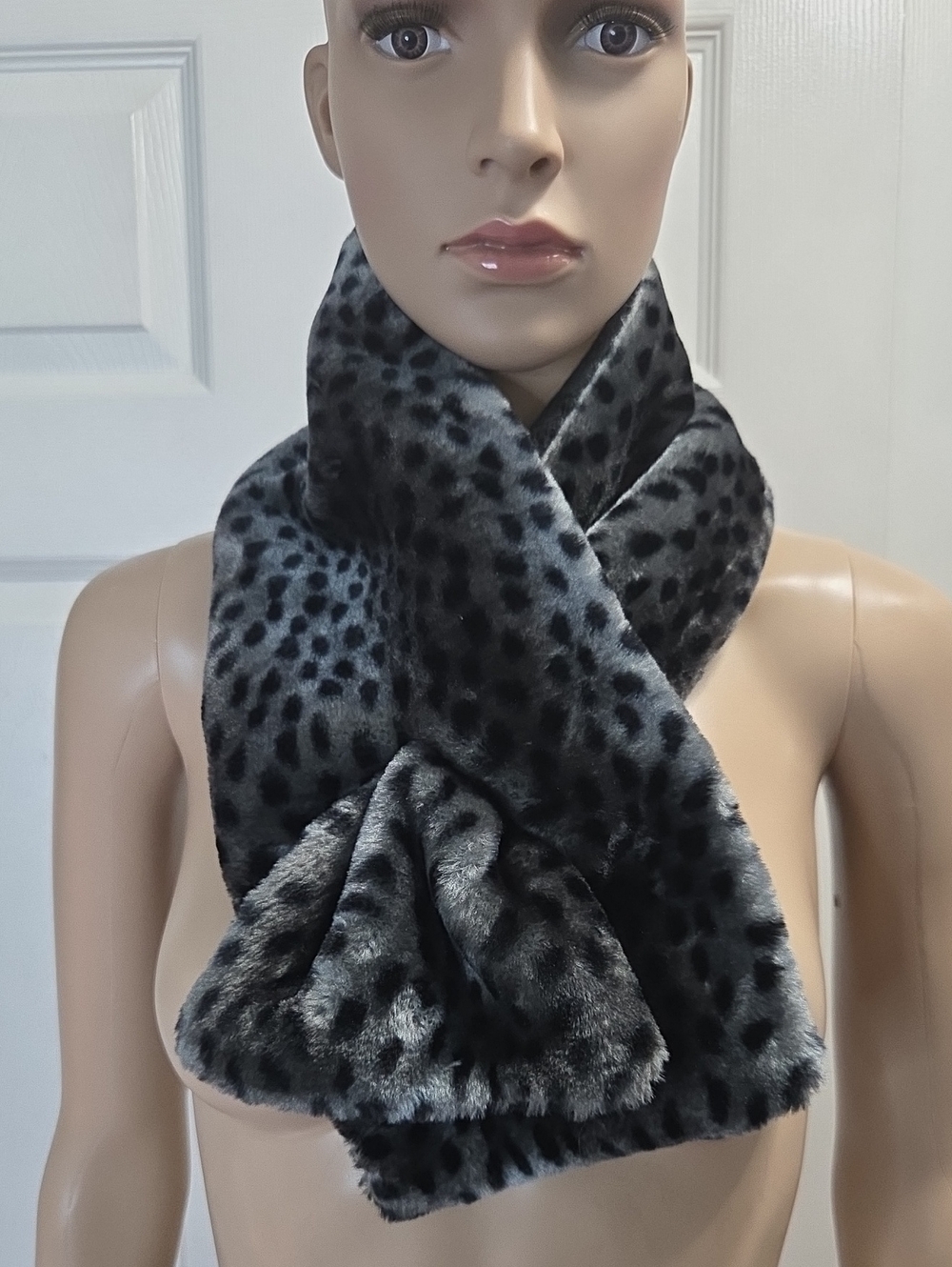 dennis basso Black and Gray Faux Fur Leopard-Spot Scarf